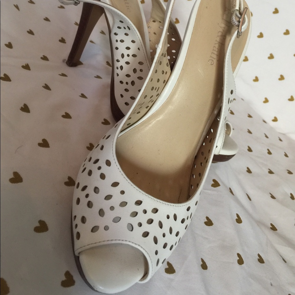 Kelly & Katie White Slingback Heels / Sandals